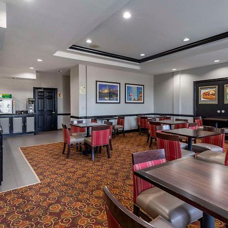 Quality Inn & Suites I-35 E-Walnut Hill Dallas Exterior foto