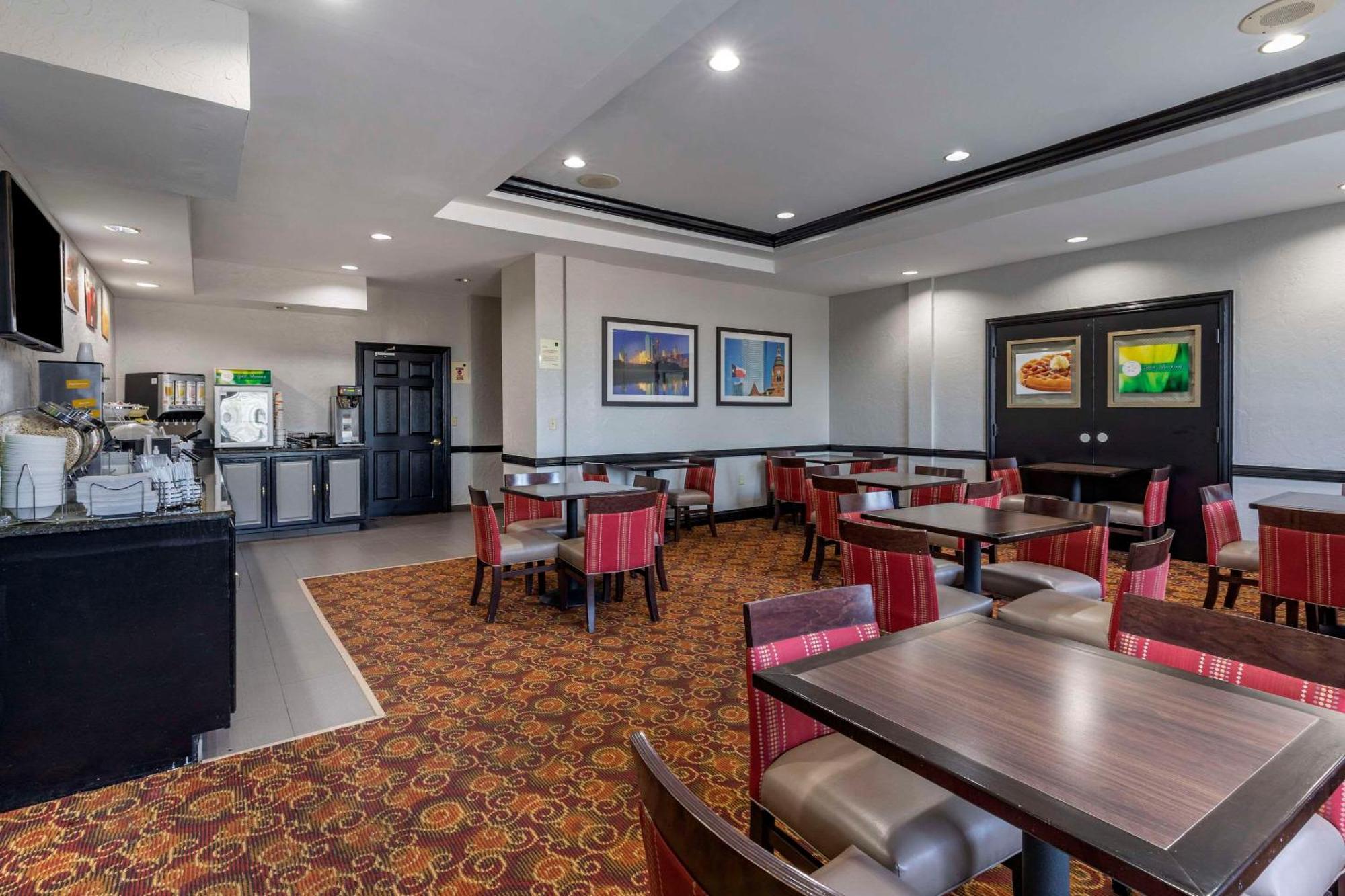 Quality Inn & Suites I-35 E-Walnut Hill Dallas Exterior foto